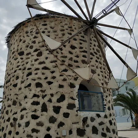 Neraida Karterados (Santorini)